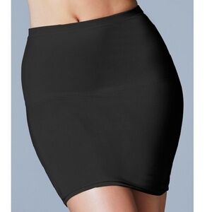 MAGISCULPT MEDIUM CONTROL FIT HALF SLIP - BLACK